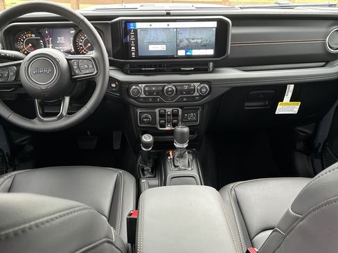 New 2025 Jeep Gladiator High Tide image 23