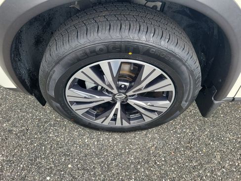 Used 2021 Nissan Rogue SV FWD image 5
