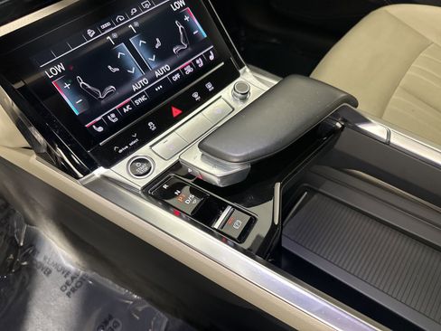 Used 2024 Audi Q8 e-tron Premium Plus image 19