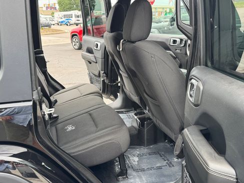 Used 2018 Jeep Wrangler Unlimited Sahara w/ Dual Top Group AWD/4WD image 16