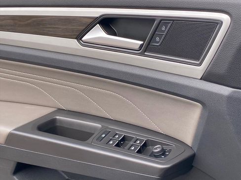 Certified 2022 Volkswagen Atlas SE image 18