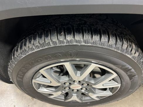 Certified 2023 GMC Acadia SLE w/ Driver Convenience Package image 27