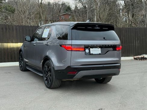 Used 2024 Land Rover Discovery Dynamic SE image 3