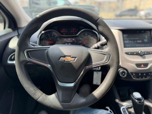 Used 2017 Chevrolet Cruze LS FWD image 9
