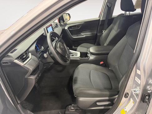 Used 2025 Toyota RAV4 LE AWD/4WD image 10