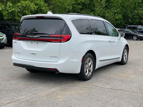 Used 2022 Chrysler Pacifica Limited FWD image 5