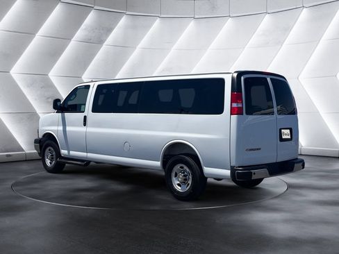 Certified 2025 Chevrolet Express 3500 LT w/ LT Preferred Equipment Group RWD image 3