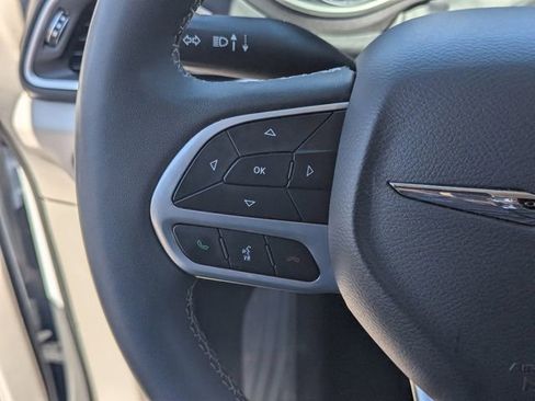 Used 2024 Chrysler Pacifica Touring-L FWD image 23