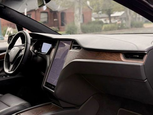 Used 2018 Tesla Model X 100D image 12