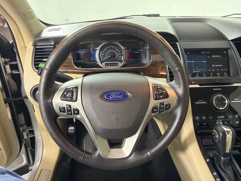 Used 2018 Ford Taurus Limited FWD image 16