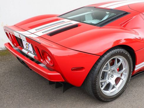 Used 2006 Ford GT RWD image 23