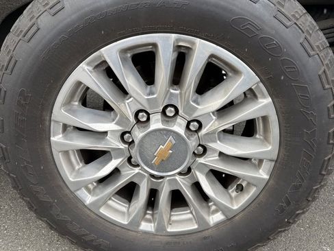 Used 2023 Chevrolet Silverado 2500 High Country w/ Safety Package II image 20