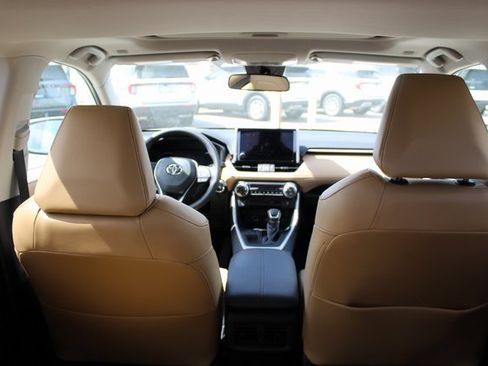 Used 2023 Toyota RAV4 XLE Premium image 17