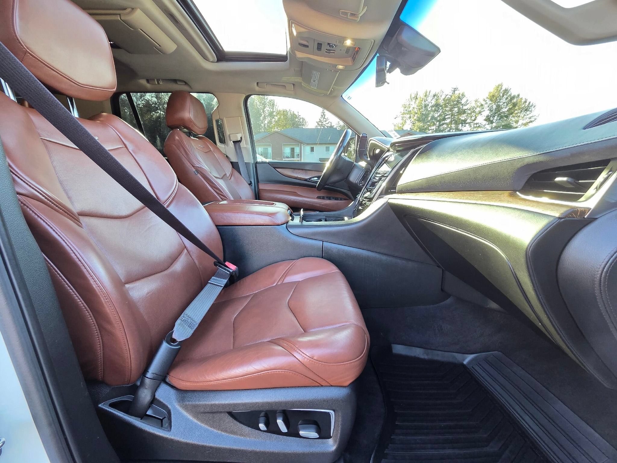 Used 2017 Cadillac Escalade Luxury AWD/4WD image 32