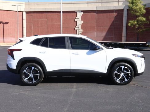 New 2026 Chevrolet Trax RS w/ Sunroof Package image 27