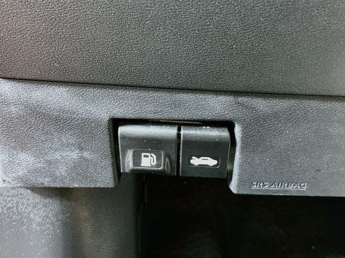 Used 2025 Nissan Versa SV w/ Trunk Package FWD image 17