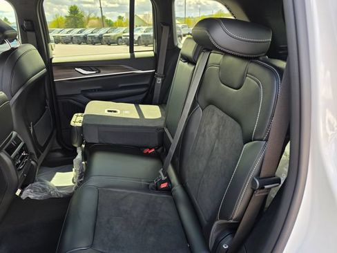 New 2026 Jeep Grand Cherokee Altitude AWD/4WD image 7