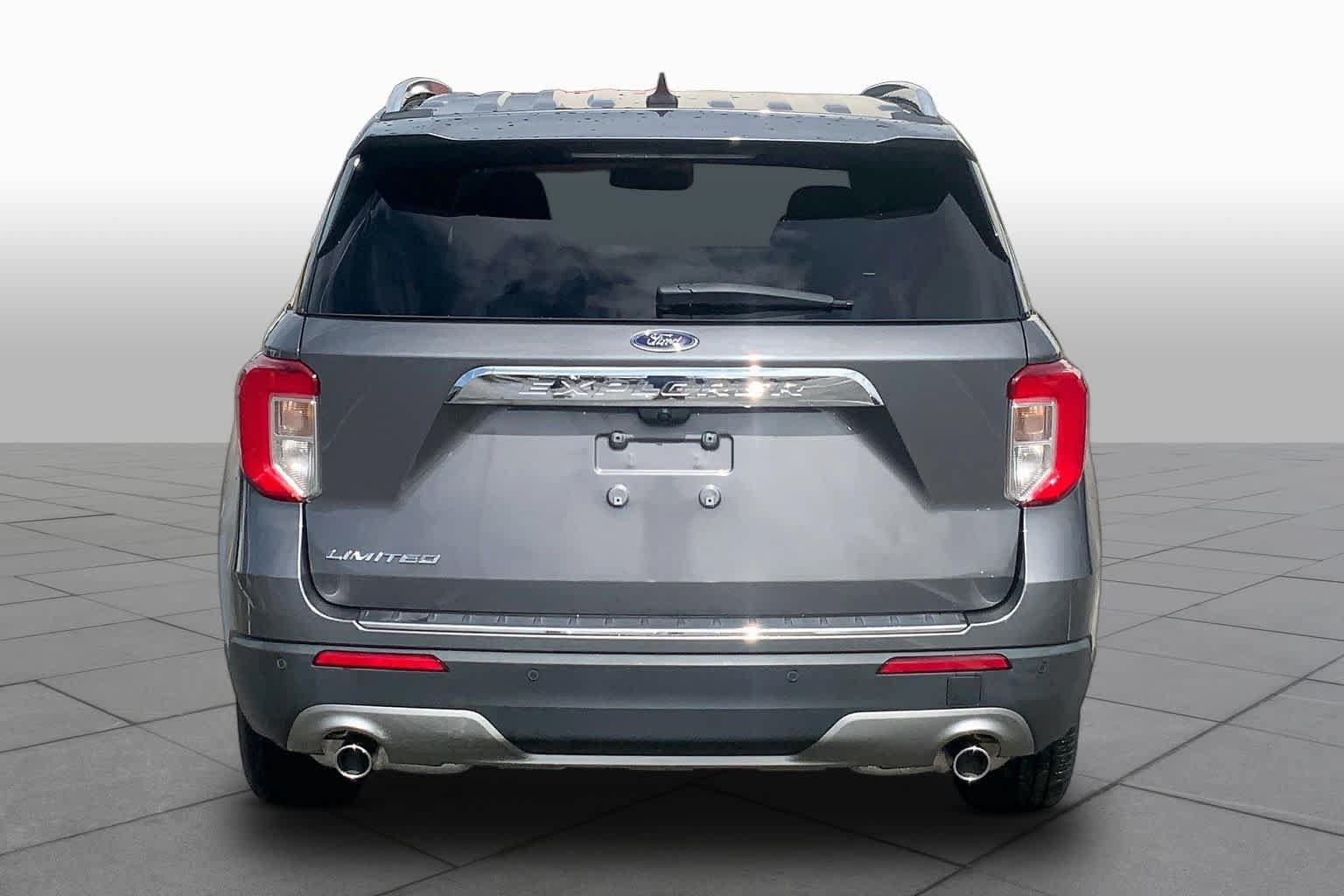 Used 2022 Ford Explorer Limited w/ Equipment Group 301A RWD image 5