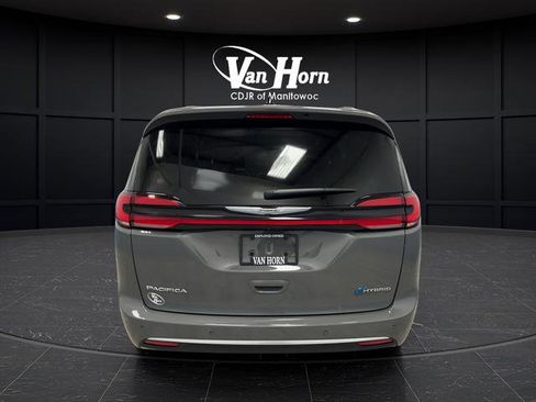 Used 2023 Chrysler Pacifica Pinnacle FWD image 6