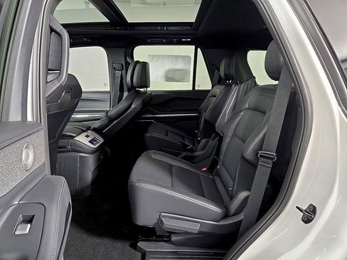 New 2025 Lincoln Navigator Reserve w/ Jet Appearance Package image 10