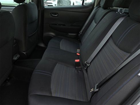 Used 2022 Nissan Leaf SV image 12