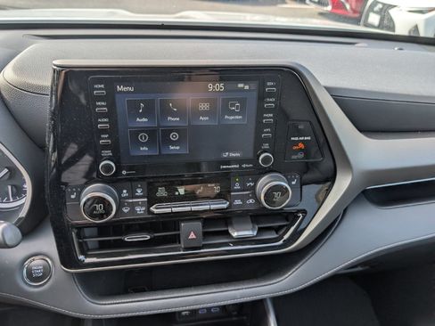 Used 2022 Toyota Highlander XLE AWD/4WD image 31