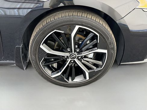 Used 2025 Nissan Altima 2.5 SR w/ SR Premium Package FWD image 32