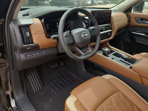 New 2026 Nissan Pathfinder Platinum FWD image 14