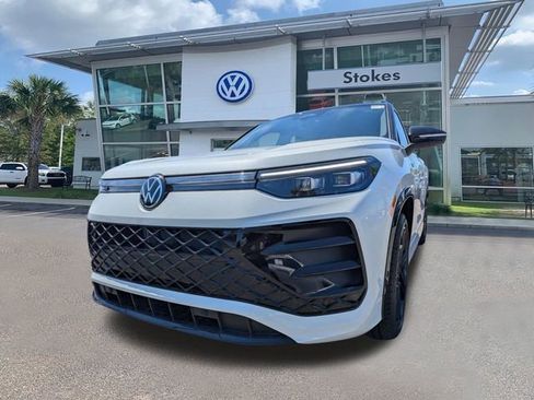 New 2026 Volkswagen Tiguan SE R-Line FWD image 8
