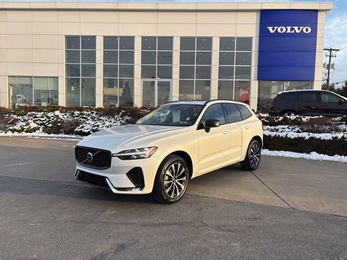 Used 2025 Volvo XC60 B5 Plus image 48