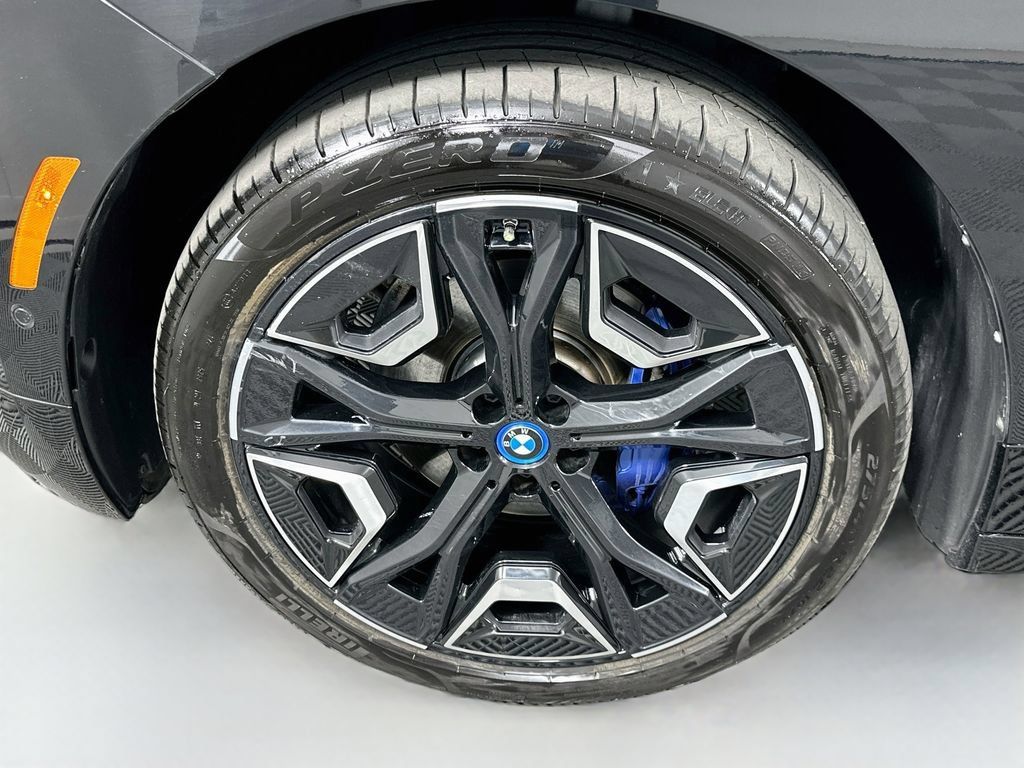 Used 2024 BMW iX xDrive50 w/ Premium Package AWD/4WD image 31