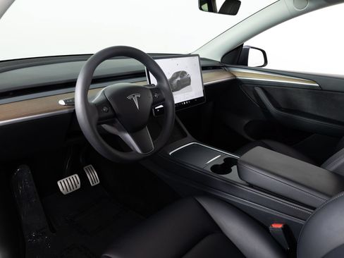 Used 2023 Tesla Model Y Long Range AWD/4WD image 12