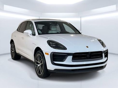 New 2026 Porsche Macan image 3