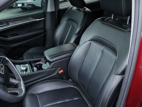 Used 2023 Jeep Grand Cherokee L Limited w/ Black Appearance Package AWD/4WD image 30