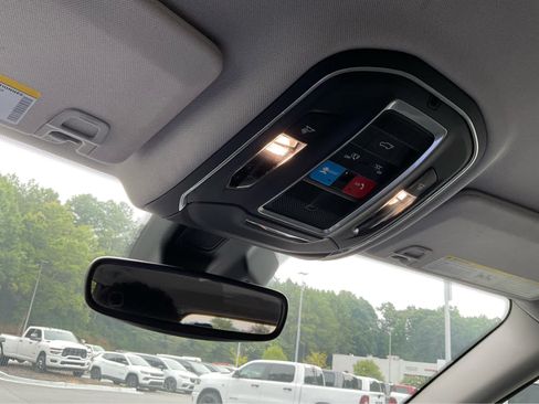 Used 2022 Jeep Grand Cherokee Laredo w/ Luxury Tech Group I RWD image 21