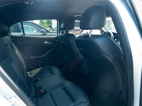 Used 2020 Mercedes-Benz GLA 250 4MATIC w/ Premium Package image 23