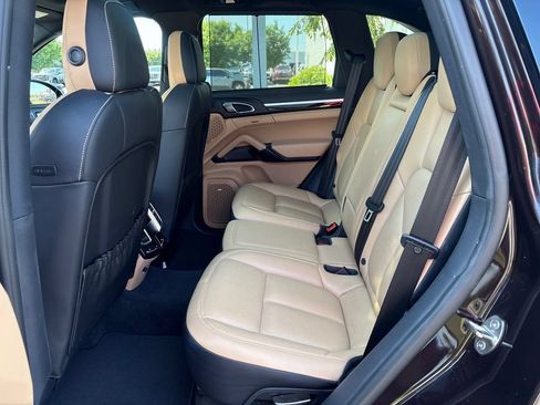 Used 2016 Porsche Cayenne AWD/4WD image 33