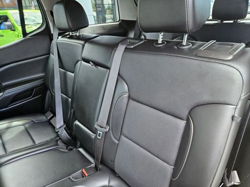 Used 2021 GMC Acadia SLT image 18