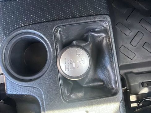 Used 2007 Toyota FJ Cruiser 4WD image 16