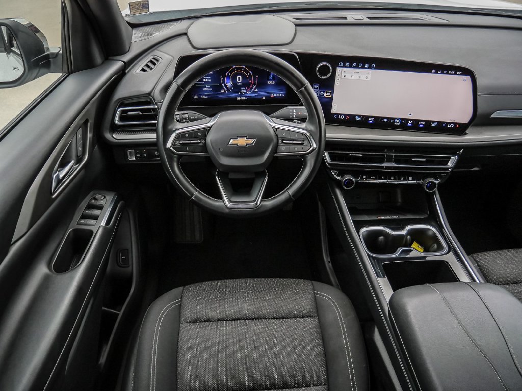 Used 2025 Chevrolet Traverse LT FWD image 26