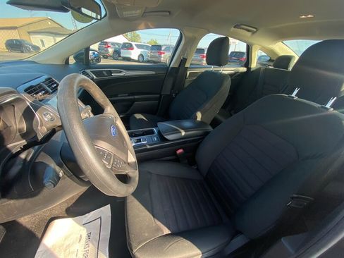 Used 2020 Ford Fusion SE image 27