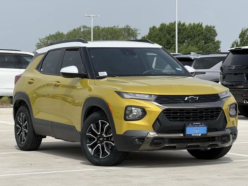 Used 2023 Chevrolet TrailBlazer ACTIV w/ Sun and Liftgate Package FWD image 2