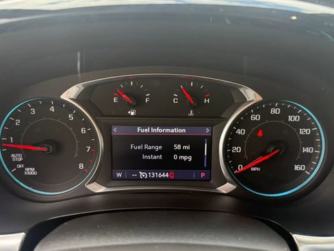 Used 2022 Chevrolet Traverse LT FWD image 16