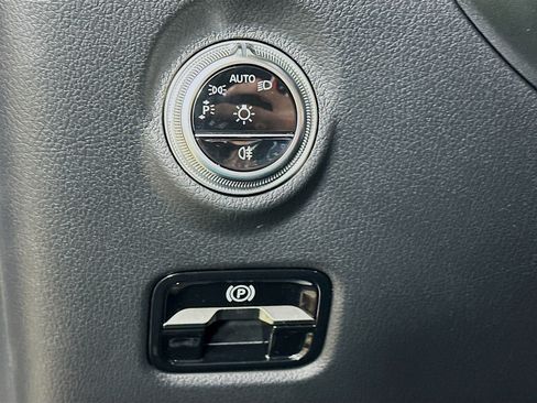 Certified 2025 Mercedes-Benz C 300 4MATIC Sedan image 10