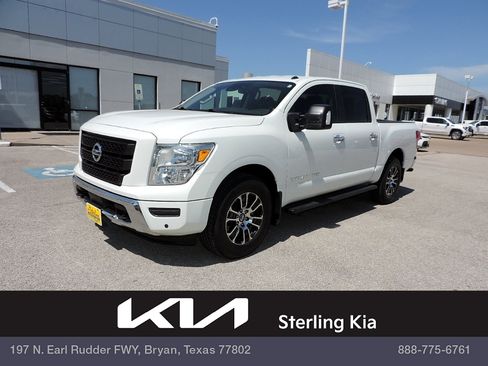 Used 2020 Nissan Titan SV w/ SV Convenience Package RWD image 1