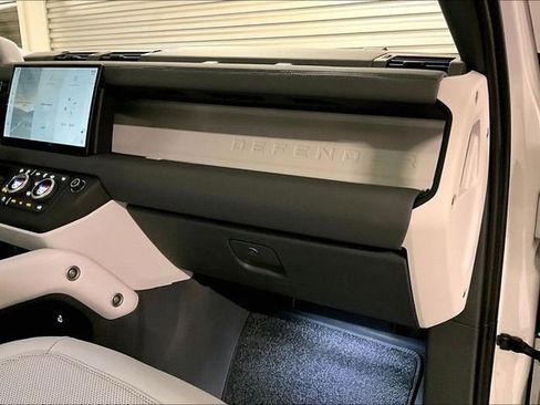 Certified 2025 Land Rover Defender 110 S image 25