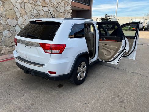 Used 2013 Jeep Grand Cherokee Overland w/ Advance Technology Group AWD/4WD image 10