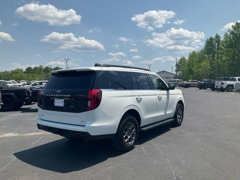 Used 2025 Ford Expedition Active RWD image 5