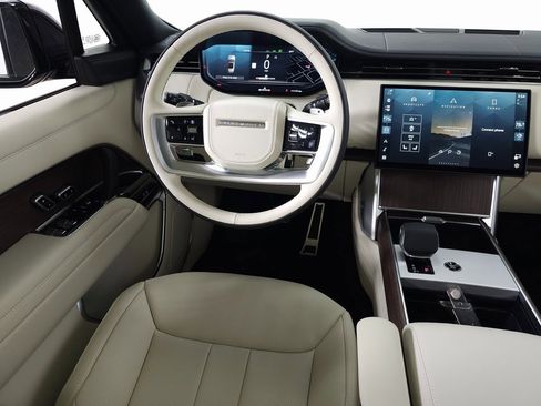 New 2025 Land Rover Range Rover SE image 17
