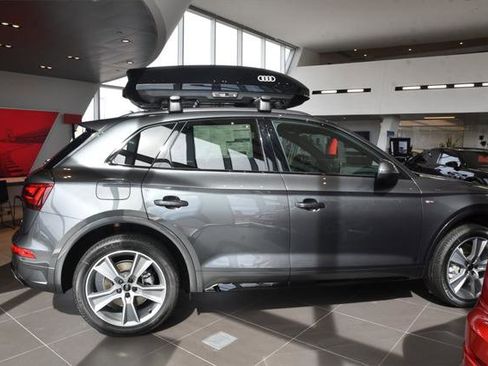 Certified 2025 Audi Q5 2.0T Premium w/ Convenience Plus Package image 3